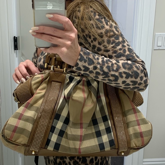 Burberry Bag With Gold Grommets, an overnight bag. - Picture 2 of 7